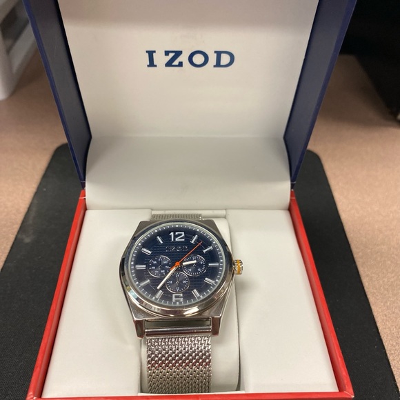 Men’s Izod Silver Mesh Bracelet Watch IZO599BU - Picture 4 of 8